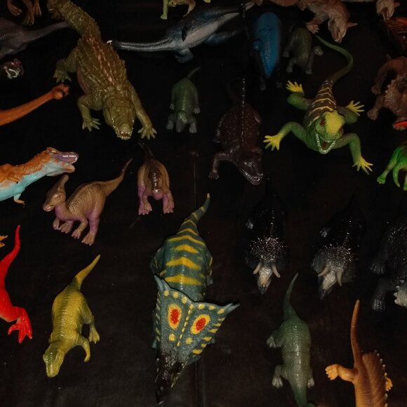 Dinosaur figures 30+  lots all kinds, small, large - Picture 10 of 16